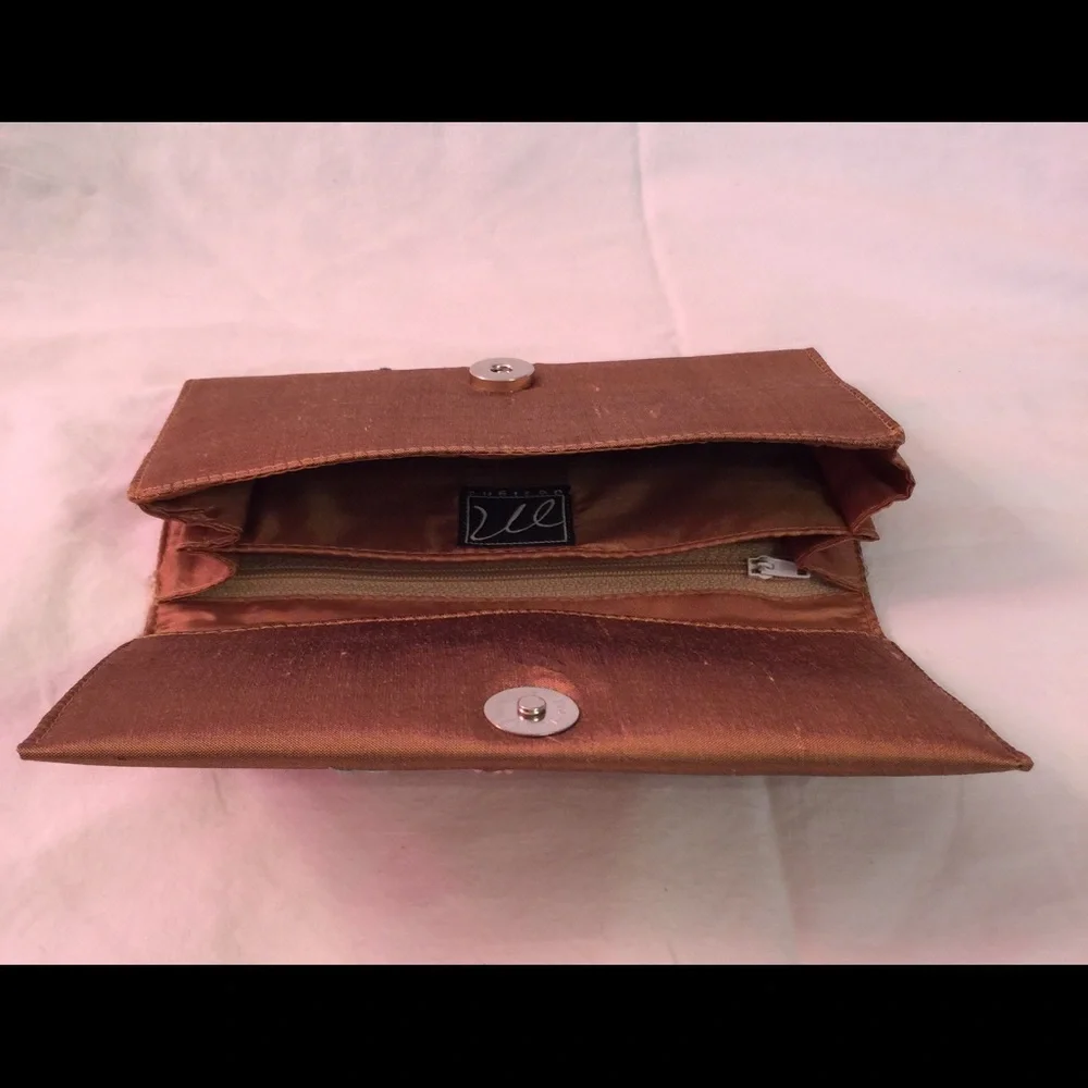 COPY - ⚡PRICE REDUCED!⚡️🦋Butterfly/Dragonfly Silk Clutch